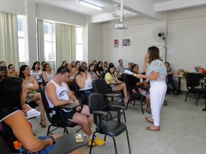 Coordenadora de Extensão e Cultura da FDV ministra palestras para professores em Coimbra