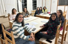 Projeto de Pedagogia acolhe mães que adiaram os estudos e promove letramento